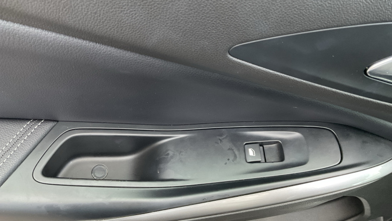 Vauxhall Grandland 1.5 Turbo D Ultimate 5dr Auto Diesel Hatchback